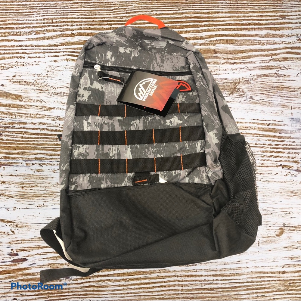 Mountain Edge back pack. Black/orange.